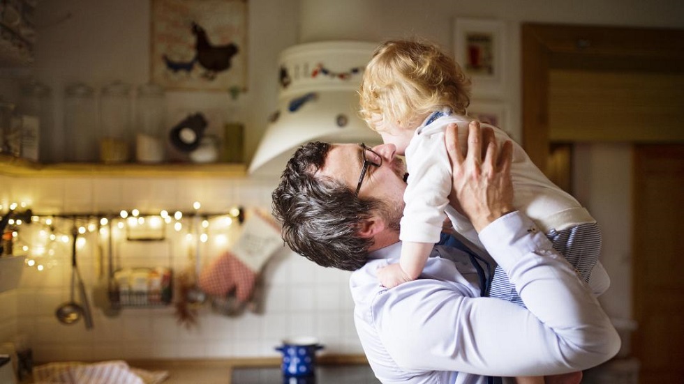 «Πριν μπείτε στο σπίτι, χαμογελάστε»: Αυτός ο μπαμπάς έγινε viral με μια απλή συμβουλή που μπορεί να αλλάξει ζωές