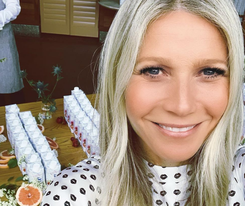 Η Πάλτροου λάνσαρε κερί με «άρωμα αιδοίου»