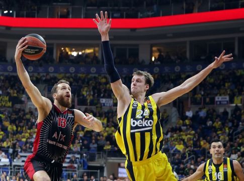 Φενέρμπαχτσε – Αρμάνι 73-64
