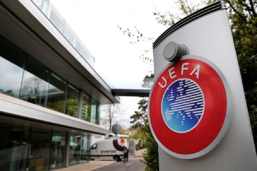 H UEFA ορίζει το «σφύριγμα» της λήξης