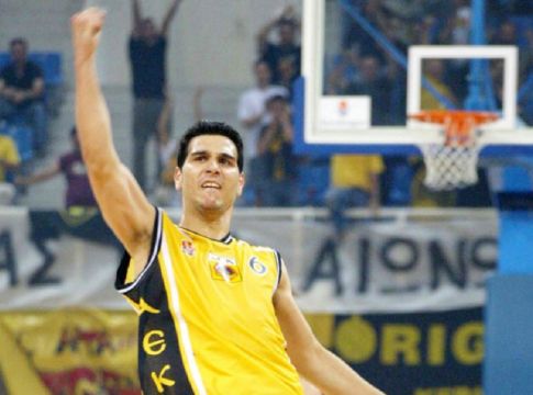 Ζήσης: «Το ήθελε η μοίρα να κλείσω την καριέρα μου στην ΑΕΚ»
