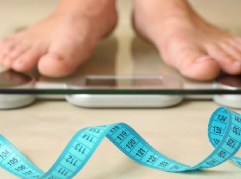 Νέες μελέτες: Μετά τα 18 οι νέοι βάζουν ευκολότερα κιλά