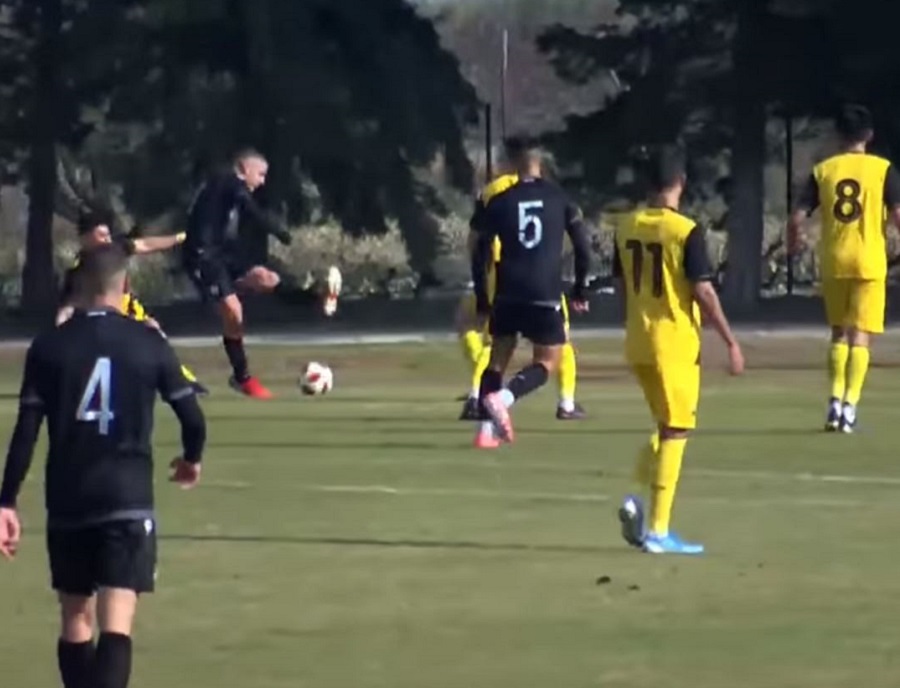 Εξυγίανε και τα παιδάκια: Το αστείο πέναλτι που πήρε ο ΠΑΟΚ στο ντέρμπι της Κ19 με την ΑΕΚ (vid)