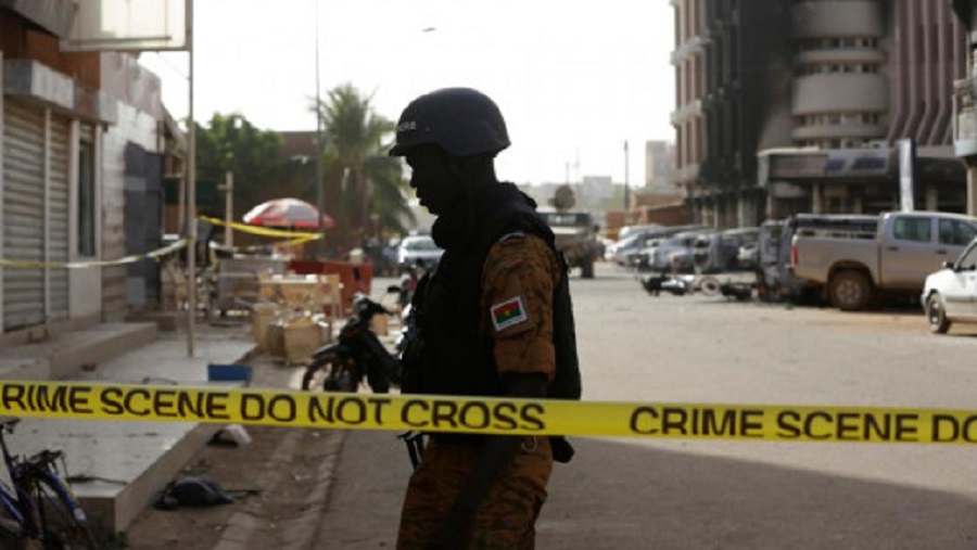 Μπουρκίνα Φάσο: 14 νεκροί σε βομβιστική επίθεση σε σχολικό λεωφορείο