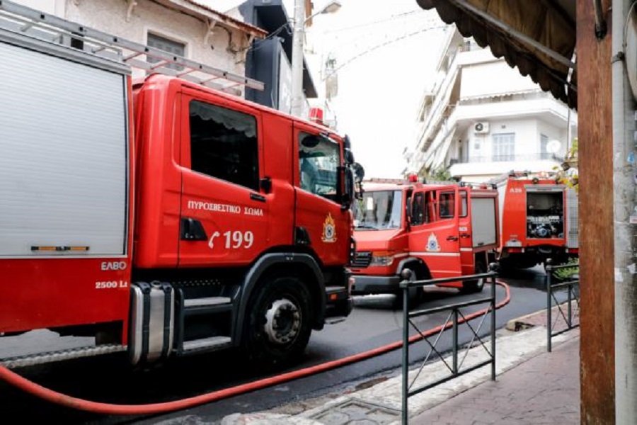 Θεσσαλονίκη: Υπό έλεγχο η μεγάλη φωτιά σε εργοστάσιο στη Σίδνο