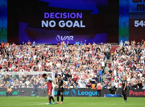 Οι ομάδες της Premier League ζητούν περιθώριο 10 εκατοστών στο οφσάιντ (pic)