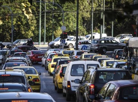 Κυκλοφοριακό χάος στην Αθηνών – Λαμίας με ουρές χιλιομέτρων