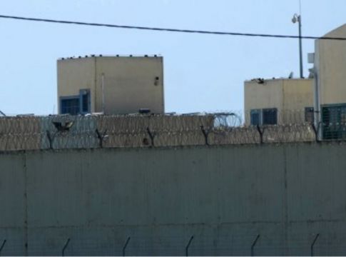 Τρίκαλα: Σήκωσαν drone και έριξαν ναρκωτικά και κινητά στις φυλακές
