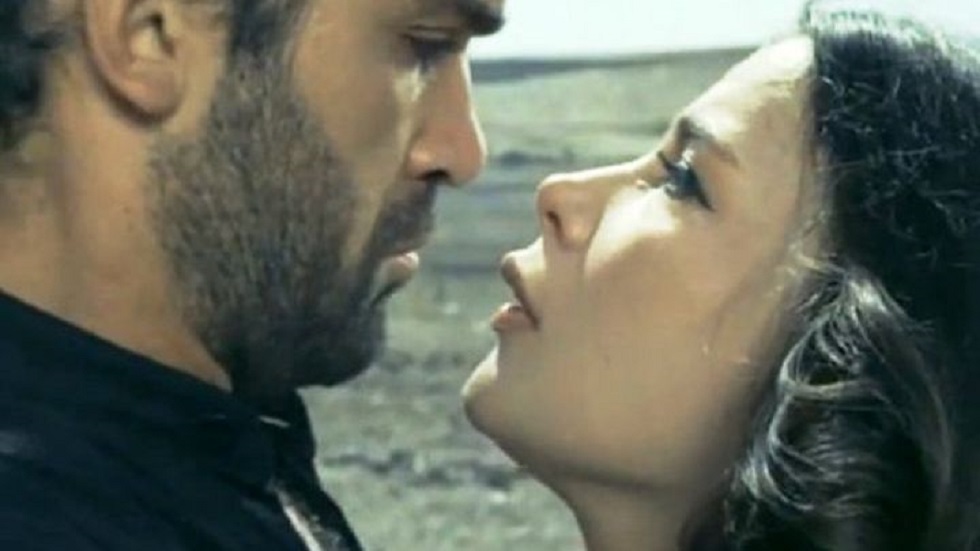 Τζένη Καρέζη-Κώστας Καζάκος: 5 φωτογραφίες-ύμνος στον απόλυτο έρωτα που ξεκίνησε από μία παρτίδα τάβλι!