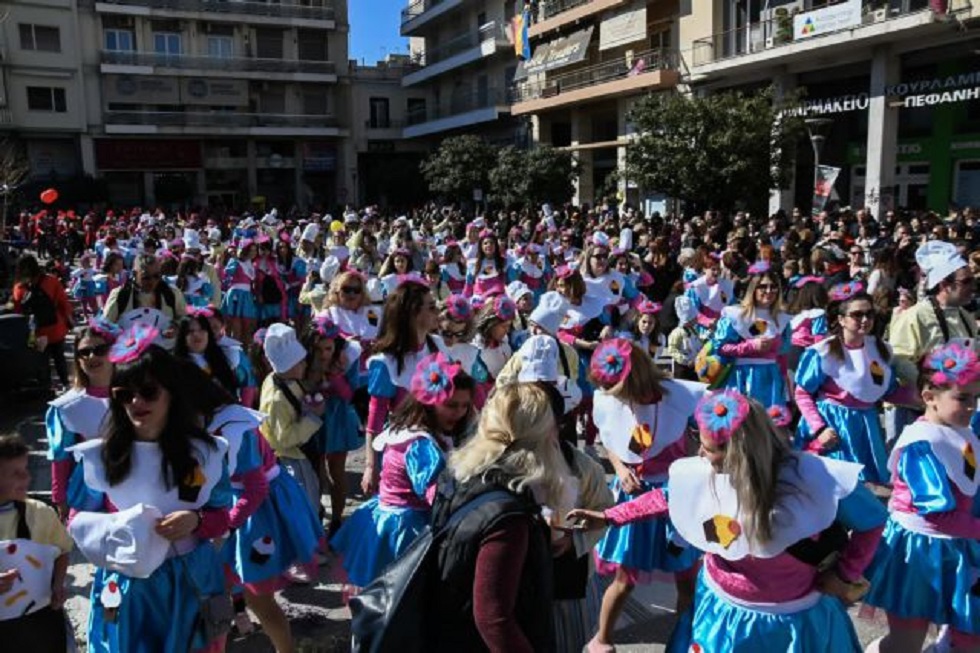 Κοροναϊός: Ακυρώνεται το καρναβάλι της Πάτρας – Πώς αντιδρούν καταστηματάρχες