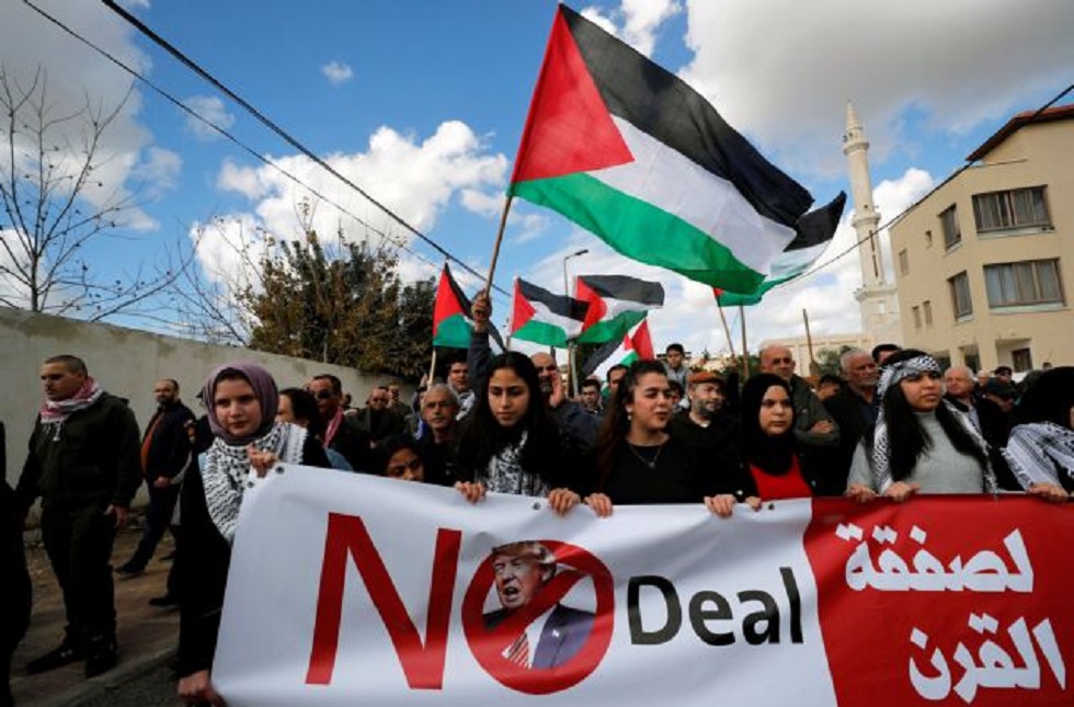 Εβραίοι και άραβες διαδηλώνουν στο Τελ Αβίβ κατά του σχεδίου Τραμπ