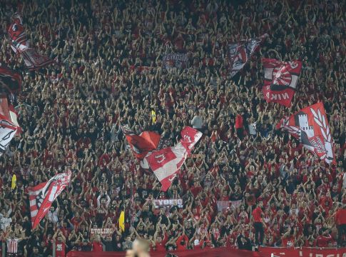 «Ερυθρόλευκη λαοθάλασσα» στο Έμιρειτς!