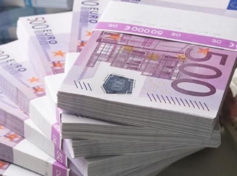 Έθαψε 500ευρα για να μην του τα κλέψουν και όταν τα ξέθαψε μίνι μάρκετ του τα έβγαλε… πλαστά!