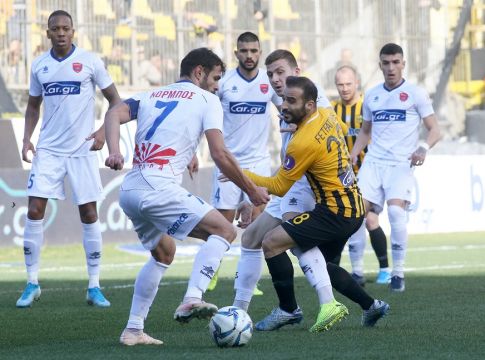 Ο ξεχωριστός αρχηγός σε ένα ξεχωριστό γήπεδο και το κύπελλο