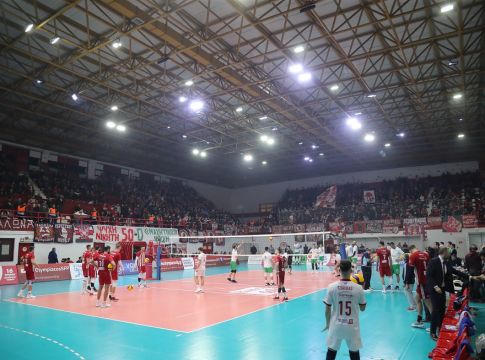 Γιατί δεν έχει ξεκινήσει το ντέρμπι στον Ρέντη