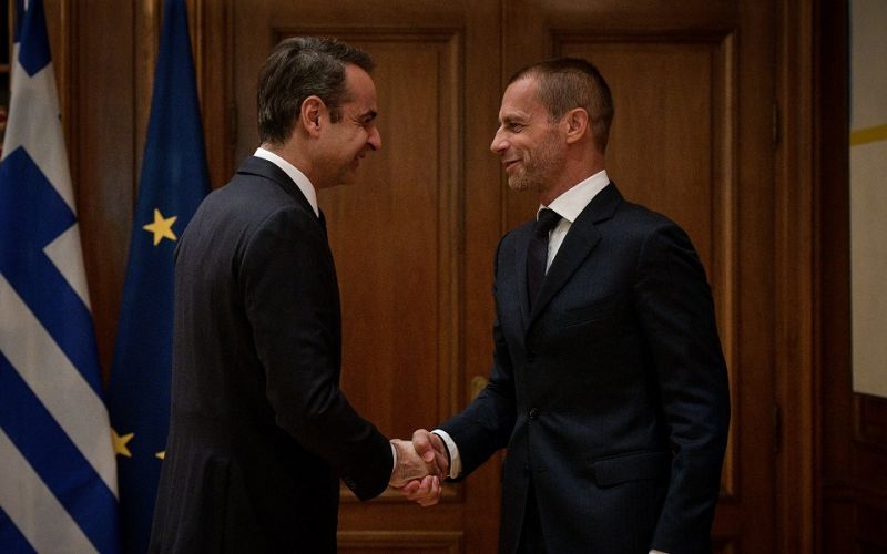 Συνάντηση «αστραπή» και υπογραφή μνημονίου κυβέρνησης με UEFA και FIFA (pics)