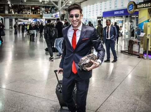 Η πτήση του Ολυμπιακού για τo Λονδίνο (vid)