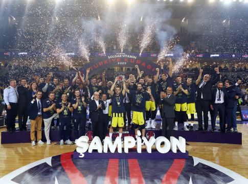 Φενέρμπαχτσε: Κυπελλούχος δια χειρός Σλούκα