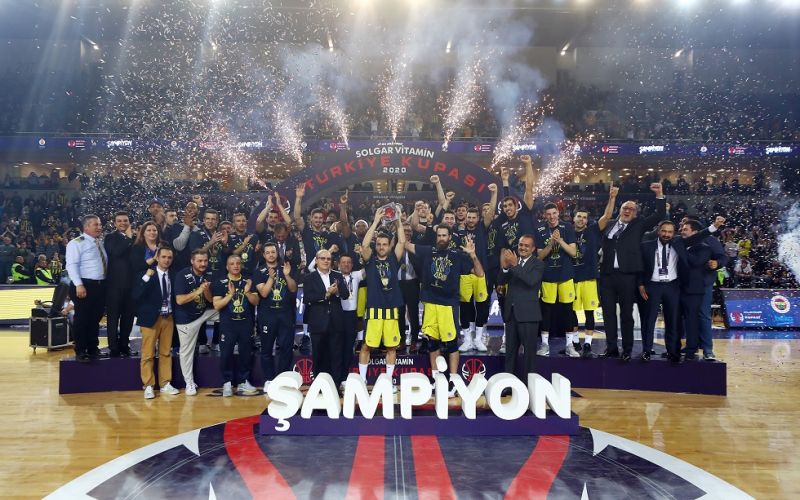 Φενέρμπαχτσε: Κυπελλούχος δια χειρός Σλούκα