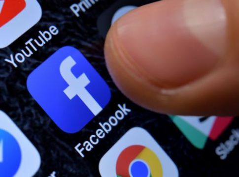 Κορονοϊός: Πώς να πληροφορηθείτε και να εξυπηρετηθείτε μέσω… Facebook