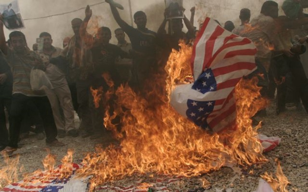 Ιρανική εταιρία «θησαυρίζει» πουλώντας σημαίες των ΗΠΑ για… κάψιμο!