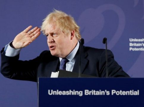 Brexit: Με «μη συμφωνία» απειλεί το Λονδίνο