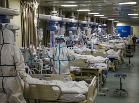 Κοροναϊός : Ξεπέρασε τον SARS σε αριθμό θυμάτων – «Χτύπησε» και σαλέ στις Άλπεις
