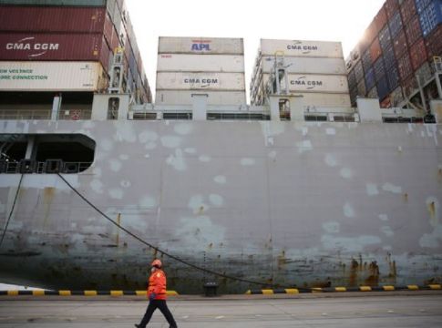 Fitch: Χτυπά με επιβράδυνση και την κινεζική οικονομία ο κοροναϊός