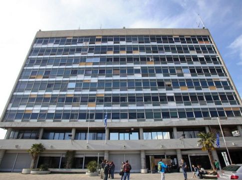 Κομμάτι από την οροφή έπεσε σε πτέρυγα του ΑΠΘ