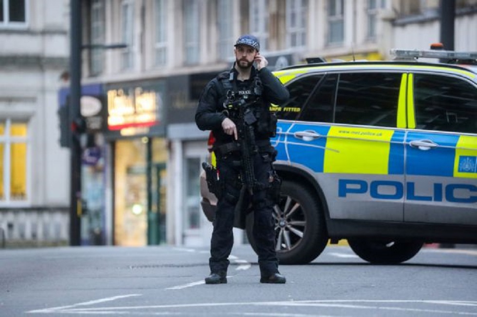 Συναγερμός στο Λονδίνο : Μαχαίρωσαν άνδρα σε τζαμί