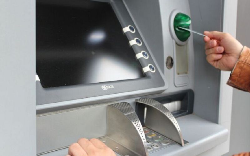 Προσοχή! Έτσι κλέβουν πανεύκολα το PIN και την κάρτα σας από το ΑΤΜ