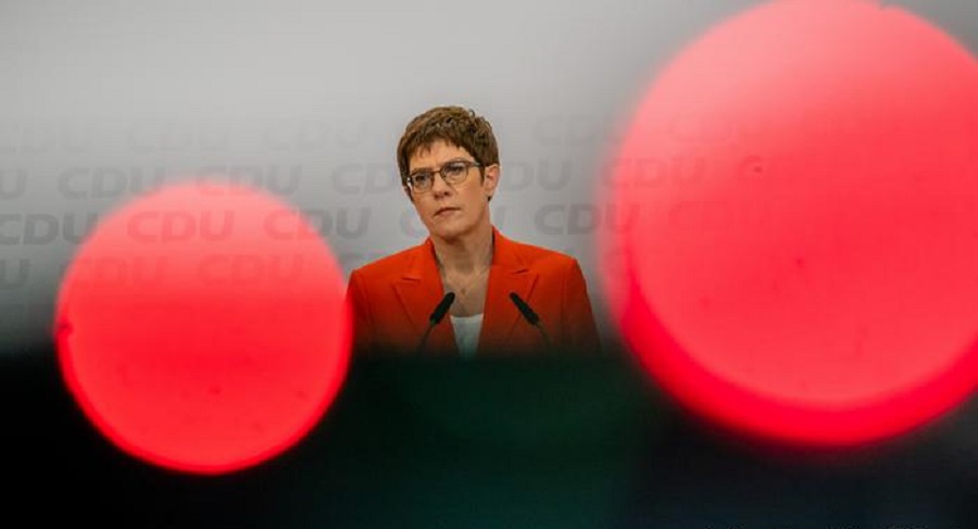 Η Κραμπ-Καρενμπάουερ παραιτείται από πρόεδρος του CDU
