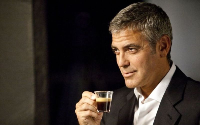 «Στενοχωρεμένος» ο Τζορτζ Κλούνεϊ για την αποκάλυψη ότι παιδιά μαζεύουν σπόρους καφέ για εταιρεία που διαφημίζει