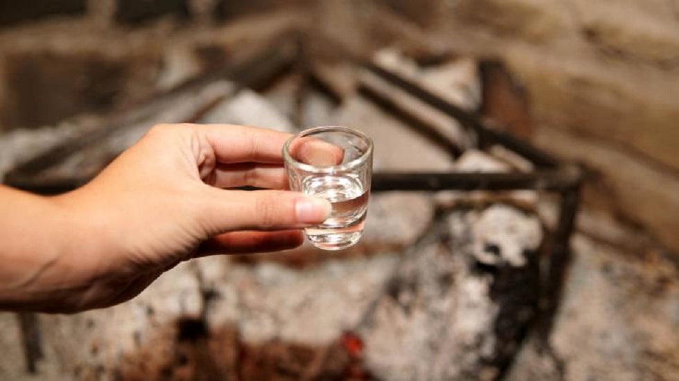 «Καμπάνες» για το χύμα τσίπουρο! Τα πρώτα πρόστιμα άγγιξα τις 25.000 ευρώ