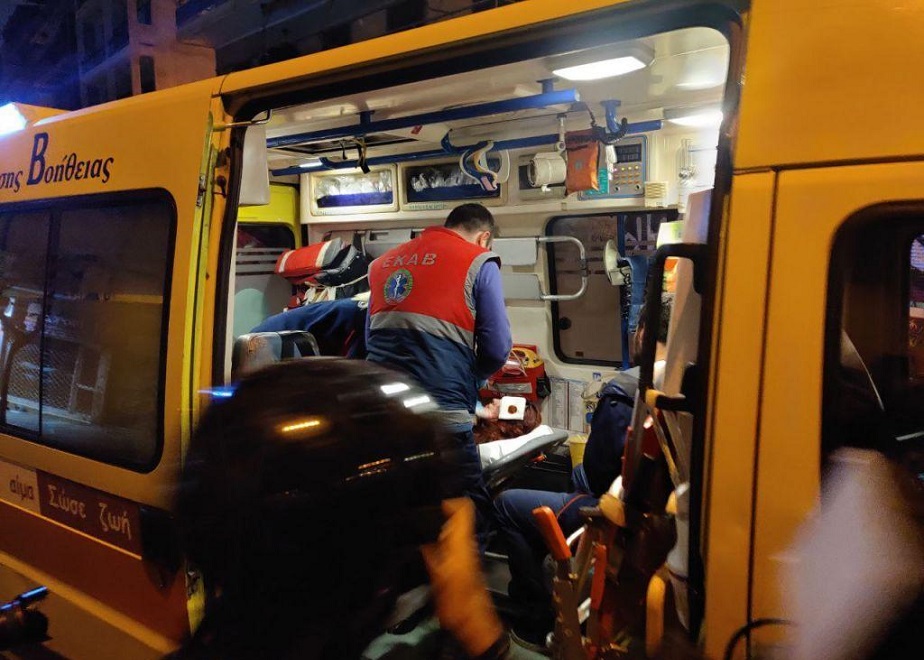Βίντεο-σοκ: Η στιγμή της επίθεσης νεαρών σε διασώστη του ΕΚΑΒ στο Ηράκλειο