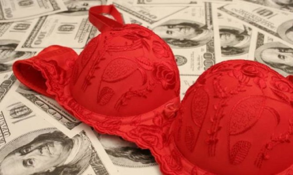 Έρευνα στην Ελλάδα: Όσοι κάνουν κρεβάτι το κάνουν και έχουν και… λεφτά!