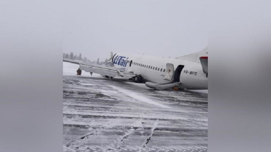 Ρωσία: Καρέ-καρέ η προσγείωση αεροπλάνου «με την κοιλιά» σε αεροδρόμιο της Σιβηρίας (pic, vids))