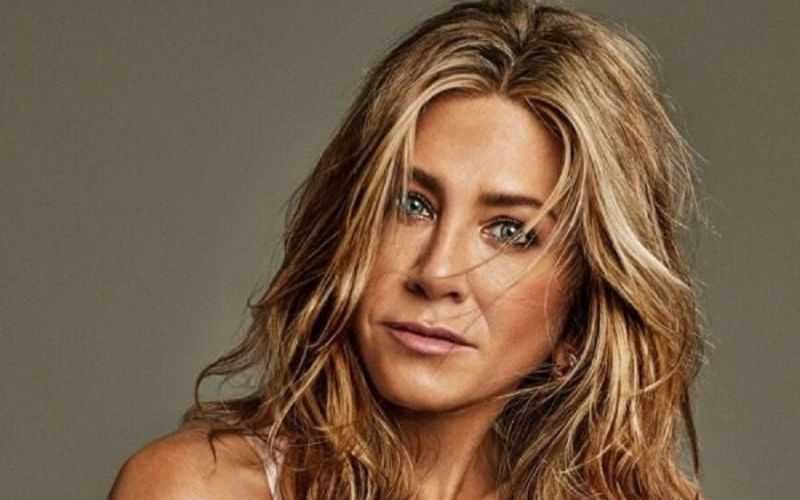 Η Jennifer Aniston γιορτάζει τα 51α γενέθλια της με μια αποκαλυπτική φωτογράφιση (pics)