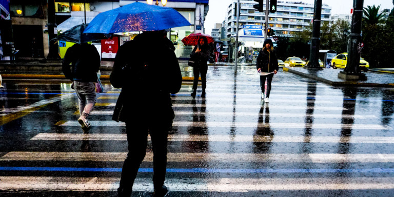 Καιρός : Πέφτει από την Κυριακή η θερμοκρασία – Έρχονται βροχές και καταιγίδες