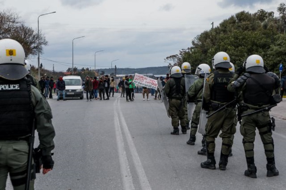 Μόρια : Συλλήψεις ακροδεξιών με κράνη και ρόπαλα