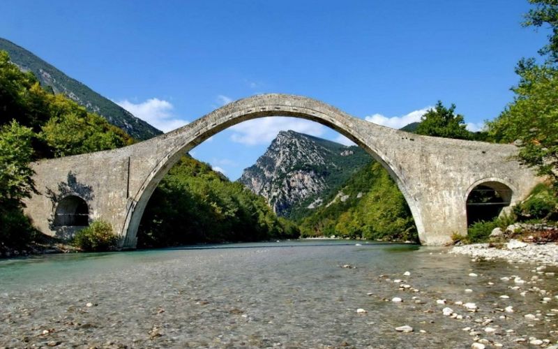 Γεφύρι Πλάκας : Ολοκληρώθηκε το έργο αποκατάστασης του ιστορικού γεφυριού