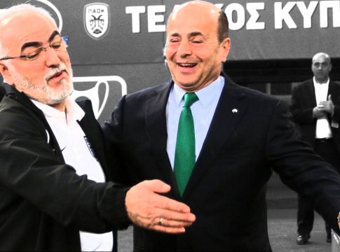 Ας παίξουμε μπάλα και ας τους αφήσουμε στη μιζέρια τους…