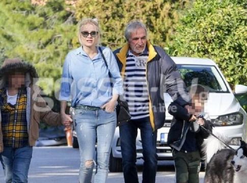 Η βόλτα της Φαίης Σκορδά με τον μπαμπά και τα παιδιά της & το street look που αξίζει να αντιγράψεις!