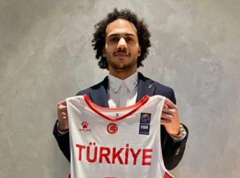 Δεν θα αλλάξει όνομα ο Λάρκιν (Pic)