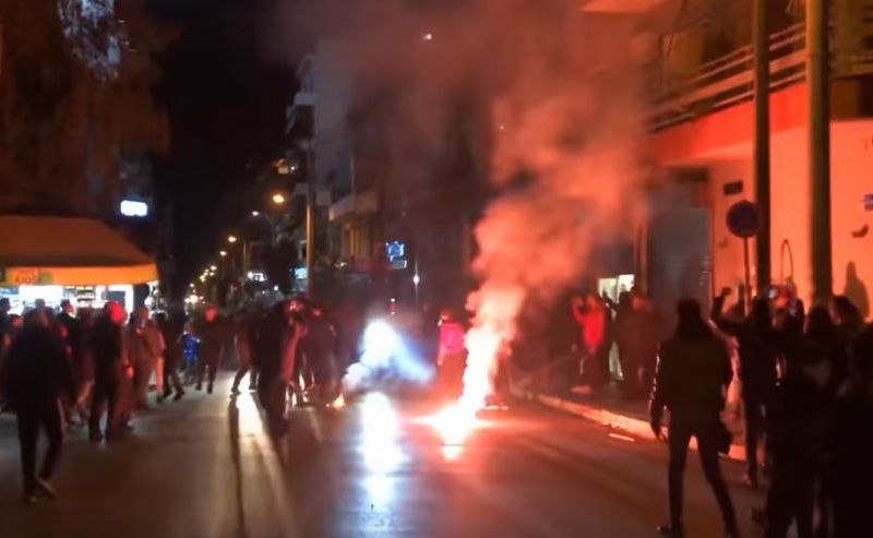 Ολυμπιακός: Οι πανηγυρισμοί στα Καμίνια για το διπλό στην Τούμπα (vid)