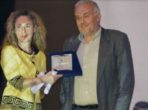 Η βραβευμένη από τον Θωμαΐδη εισαγγελέας Σακελλαρoπούλου που «αξιοποιεί» ανώνυμα σκουπίδια