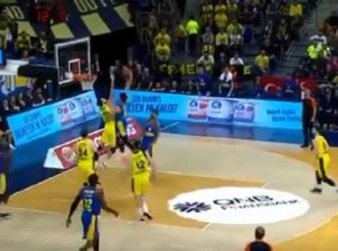 Αδιανόητο κάρφωμα του Αβντίγια μπροστά από τον Ντατόμε! (vid)