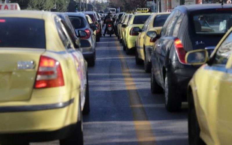Ουρές χιλιομέτρων στον Κηφισό – Ακινητοποιήθηκε νταλίκα στο ρεύμα της ανόδου