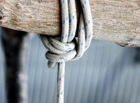 Σοκ στο Ηράκλειο! Ανέβηκε στην ταράτσα του και κρεμάστηκε