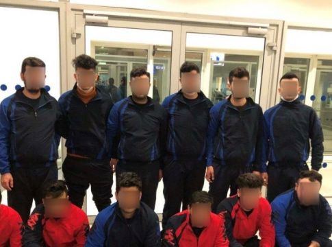 «Ελ. Βενιζέλος»: 12 αλλοδαποί προσπάθησαν να φύγουν από τη χώρα προσποιούμενοι την… ομάδα χάντμπολ
